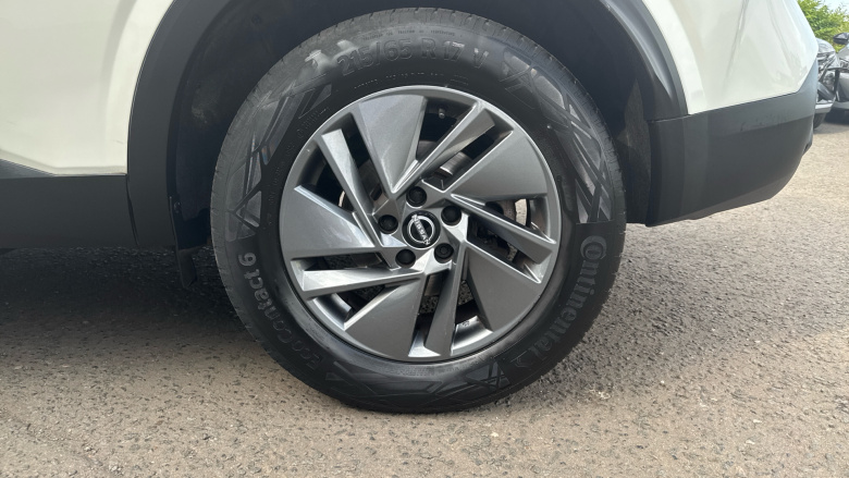 Nissan Qashqai 1.3 DiG-T MH Acenta Premium 5dr Petrol Hatchback